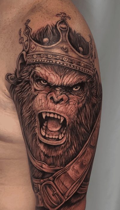 Gorila tatuado en realismo
